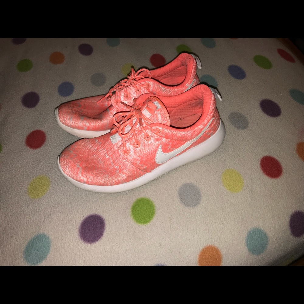 NIKE ROSHES